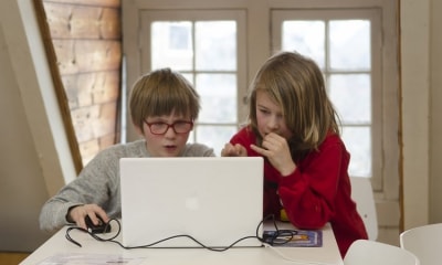 Gadget Ogling Falling Apples and Magical Pancakes Apple Drifts Away From Jobs